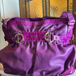 Gorgeous vintage leather Tote Bag in vibranf purple. Excellent condition